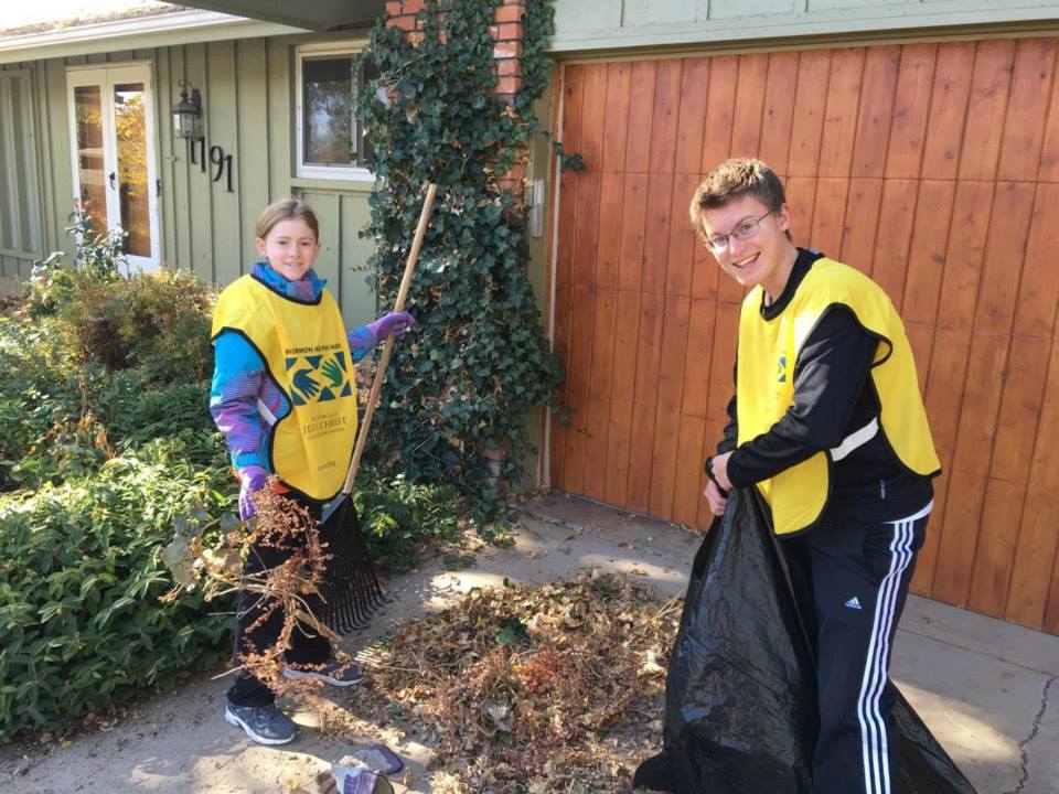 Boulder Teens rake leaves for neighbors in an annual service project.